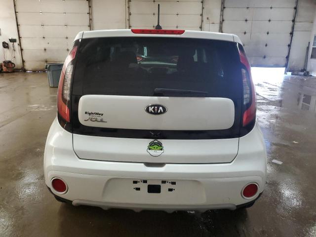 KNDJP3A59K7693107 - 2019 KIA SOUL + WHITE photo 6