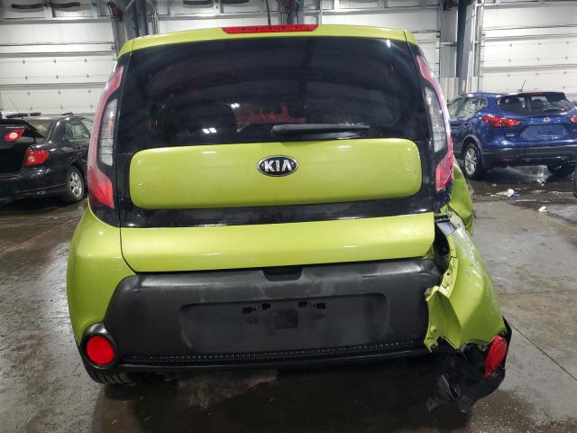 KNDJN2A2XG7832996 - 2016 KIA SOUL GREEN photo 6