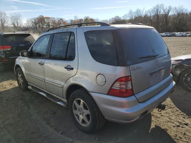 4JGAB75EX3A412190 - 2003 MERCEDES-BENZ ML 500 SILVER photo 2