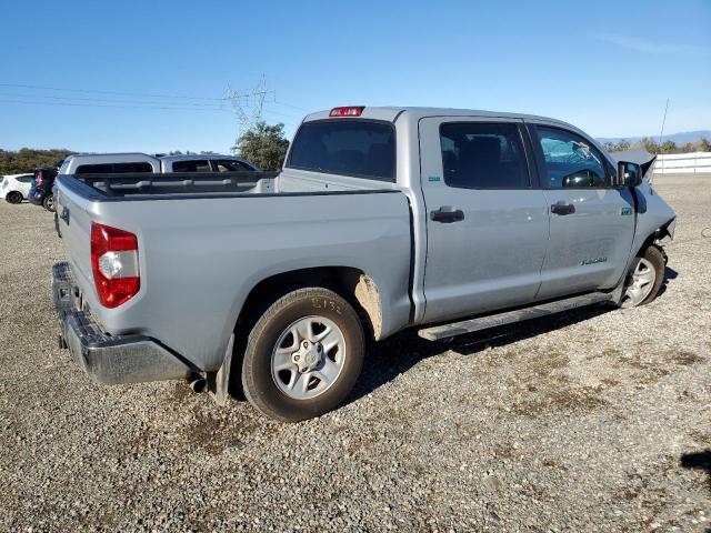 5TFDY5F11KX853458 - 2019 TOYOTA TUNDRA CREWMAX SR5 SILVER photo 3