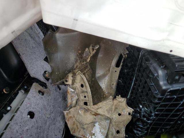 5TDKKRFH4GS139091 - 2016 TOYOTA HIGHLANDER XLE SILVER photo 11