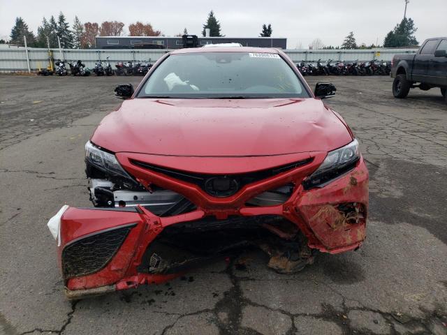 4T1G11BKXPU105448 - 2023 TOYOTA CAMRY SE NIGHT SHADE RED photo 5