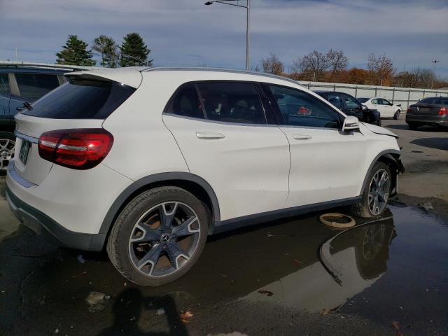 WDCTG4EB7KJ549552 - 2019 MERCEDES-BENZ GLA 250 WHITE photo 3