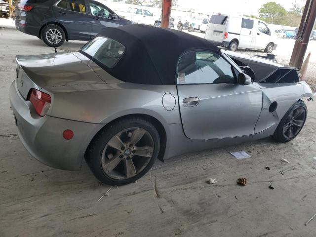 4USBU33536LW66955 - 2006 BMW Z4 3.0 SILVER photo 3