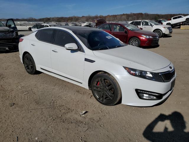 5XXGR4A65DG095187 - 2013 KIA OPTIMA SX WHITE photo 4