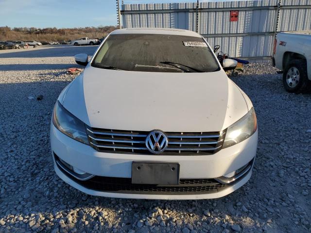 1VWBN7A3XDC000438 - 2013 VOLKSWAGEN PASSAT SE WHITE photo 5