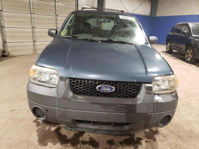 1FMYU02Z05KD65465 - 2005 FORD ESCAPE XLS BLUE photo 5