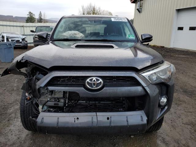 JTEBU5JR2J5593027 - 2018 TOYOTA 4RUNNER SR5/SR5 PREMIUM 灰色 照片 5