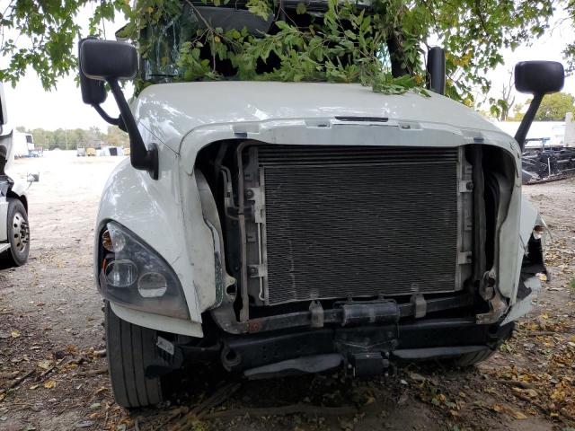 1FUJGLDR8JLJF8147 - 2018 FREIGHTLINER CASCADIA 1 WHITE photo 7