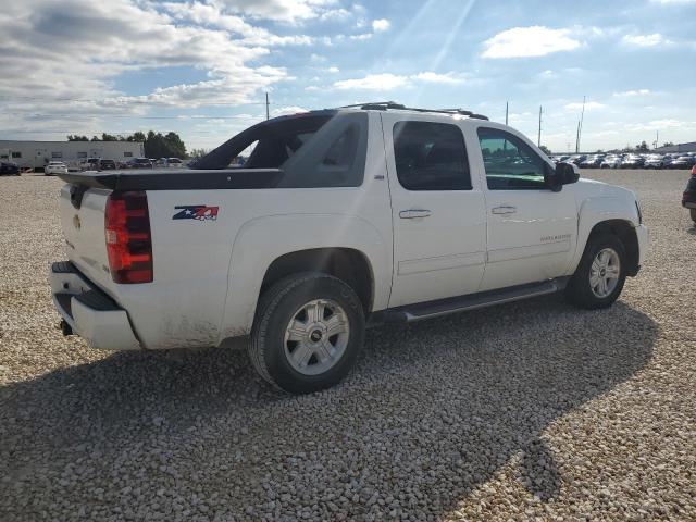 3GNTKFE76CG126399 - 2012 CHEVROLET AVALANCHE LT WHITE photo 3