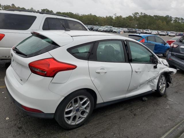 1FADP3K21FL318459 - 2015 FORD FOCUS SE WHITE photo 3