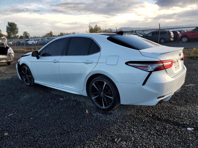 4T1BZ1HKXKU507747 - 2019 TOYOTA CAMRY XSE WHITE photo 2