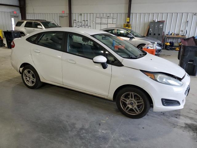 3FADP4BJ0JM115471 - 2018 FORD FIESTA SE WHITE photo 4