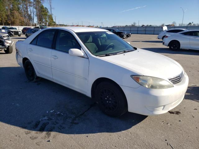 4T1BE32K35U603790 - 2005 TOYOTA CAMRY LE WHITE photo 4