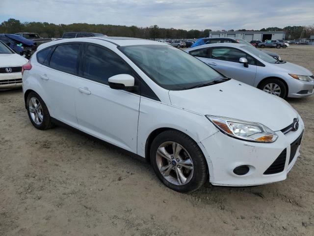 1FADP3K28EL140189 - 2014 FORD FOCUS SE WHITE photo 4