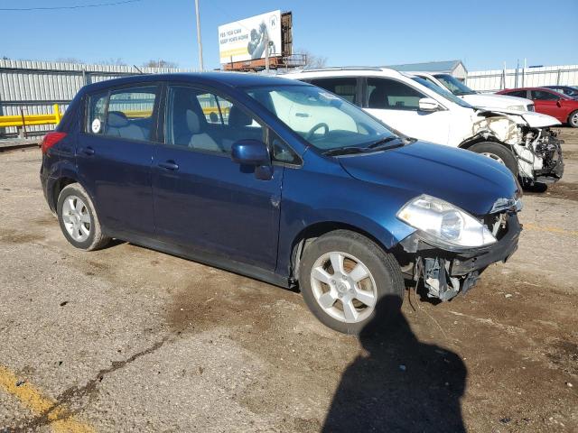 3N1BC13E18L423510 - 2008 NISSAN VERSA S BLUE photo 4