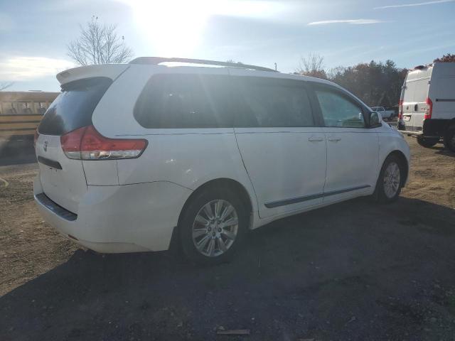 5TDDK3DC9DS065501 - 2013 TOYOTA SIENNA XLE WHITE photo 3