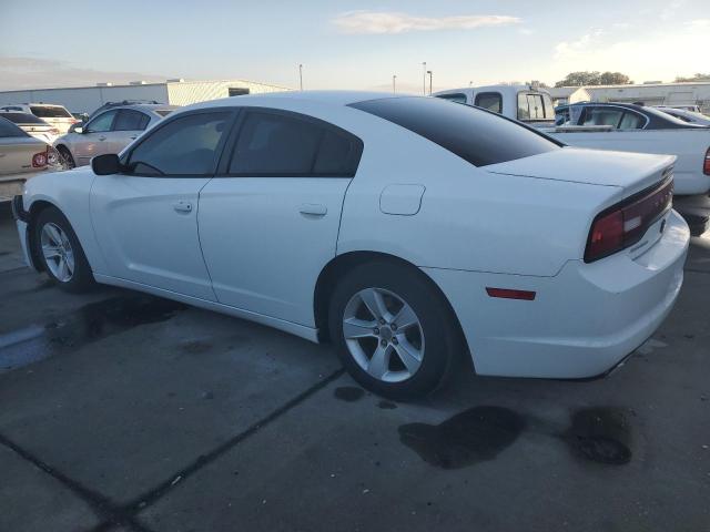 2C3CDXBG7DH689111 - 2013 DODGE CHARGER SE WHITE photo 2