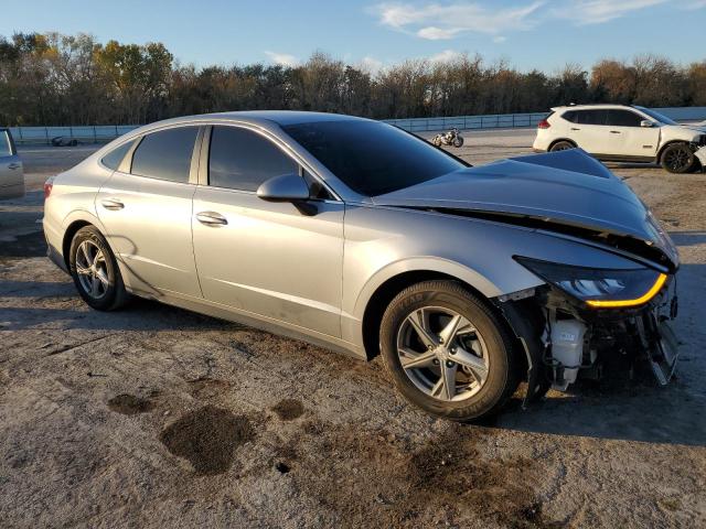 5NPEG4JA1MH070843 - 2021 HYUNDAI SONATA SE SILVER photo 4