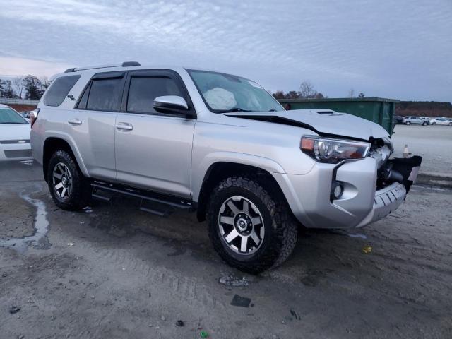 JTEBU5JR7J5567202 - 2018 TOYOTA 4RUNNER SR5/SR5 PREMIUM ვერცხლისფერი ფოტო 4