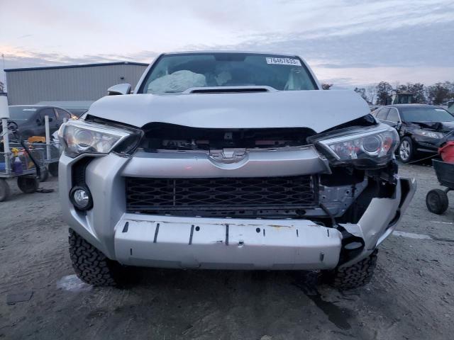 JTEBU5JR7J5567202 - 2018 TOYOTA 4RUNNER SR5/SR5 PREMIUM ვერცხლისფერი ფოტო 5