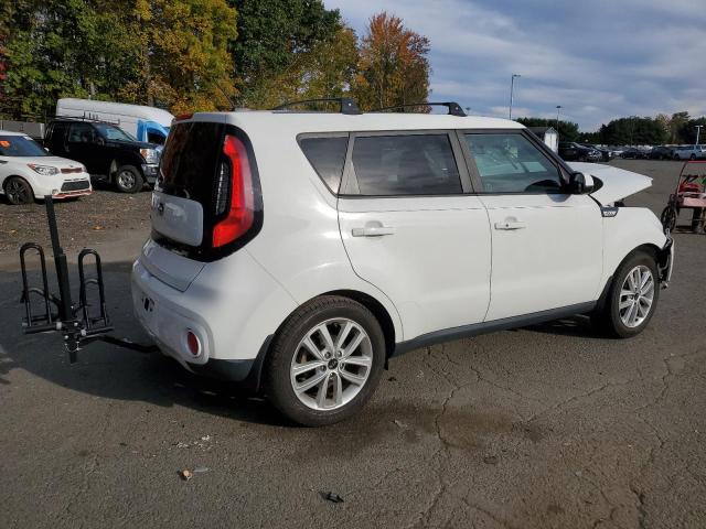 KNDJP3A58J7515767 - 2018 KIA SOUL + WHITE photo 3