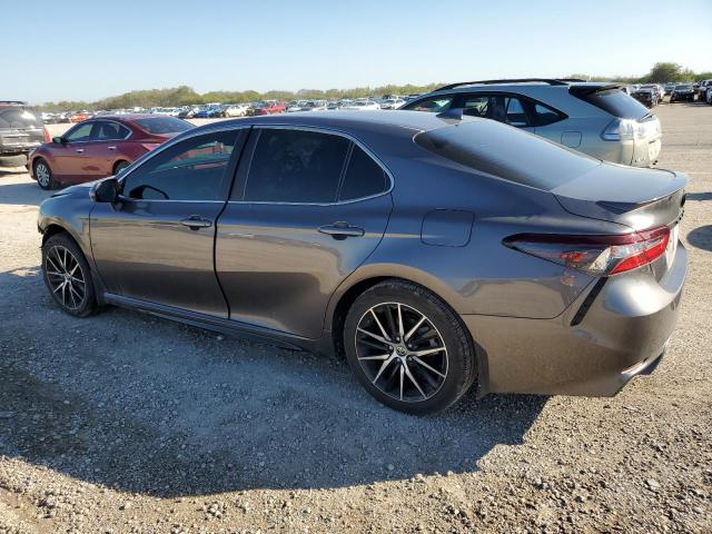 4T1G11AK5MU538057 - 2021 TOYOTA CAMRY SE GRAY photo 2