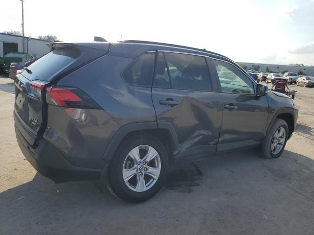 2T3P1RFV5MW229553 - 2021 TOYOTA RAV4 XLE GRAY photo 3