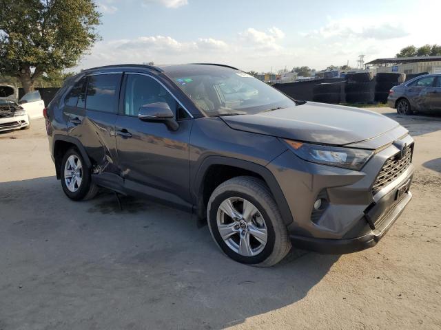 2T3P1RFV5MW229553 - 2021 TOYOTA RAV4 XLE GRAY photo 4