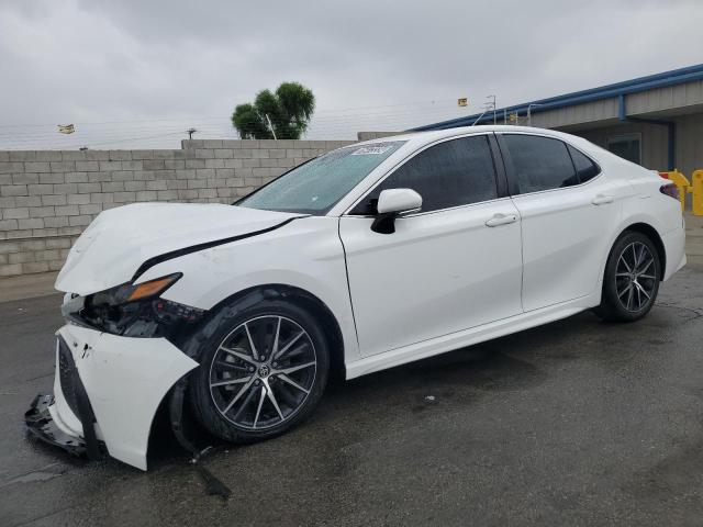 4T1T11AK7PU811485 - 2023 TOYOTA CAMRY SE NIGHT SHADE WHITE photo 1