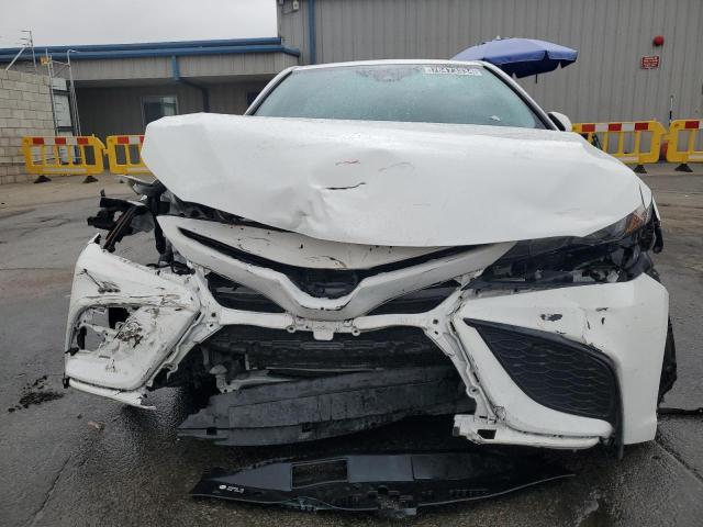 4T1T11AK7PU811485 - 2023 TOYOTA CAMRY SE NIGHT SHADE WHITE photo 5