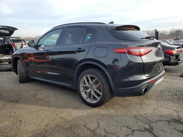 ZASFAKPN4J7B78434 - 2018 ALFA ROMEO STELVIO SPORT Schwarz Foto 2