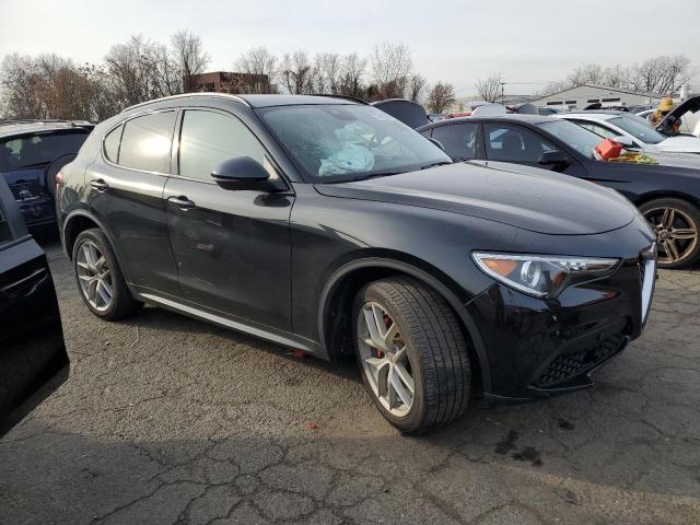 ZASFAKPN4J7B78434 - 2018 ALFA ROMEO STELVIO SPORT Schwarz Foto 4
