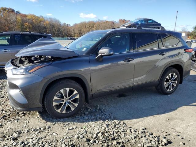 2022 TOYOTA HIGHLANDER XLE, 