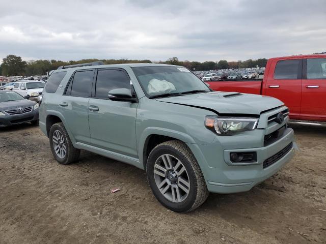 JTESU5JR4P6099089 - 2023 TOYOTA 4RUNNER SE GRAY photo 4