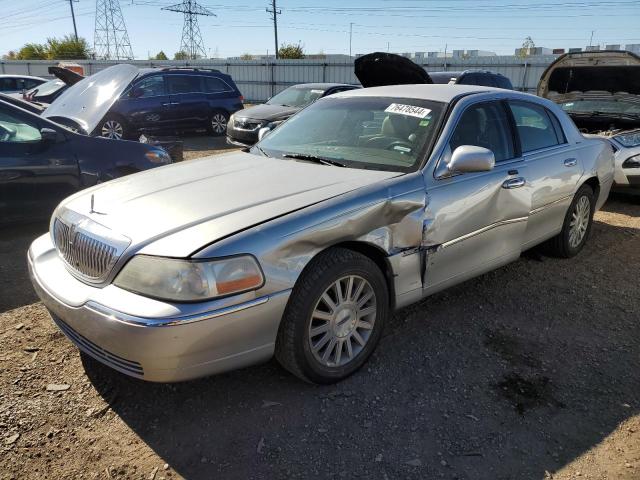 2004 LINCOLN TOWN CAR EXECUTIVE, 