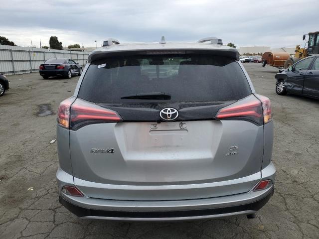 2T3JFREV9JW713956 - 2018 TOYOTA RAV4 SE SILVER photo 6