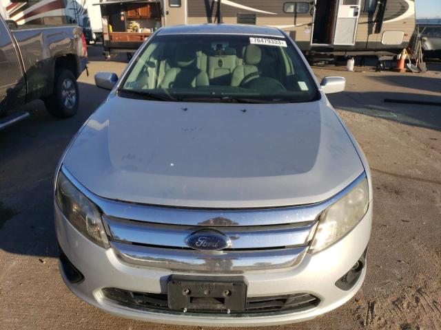 3FAHP0HG2AR103556 - 2010 FORD FUSION SE SILVER photo 5