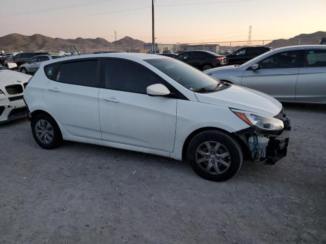 KMHCT5AE4HU325777 - 2017 HYUNDAI ACCENT SE WHITE photo 4