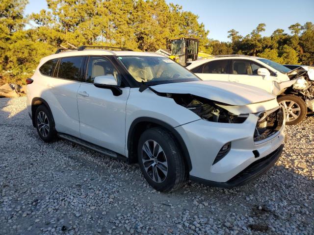 5TDGZRAH8NS555988 - 2022 TOYOTA HIGHLANDER XLE WHITE photo 4