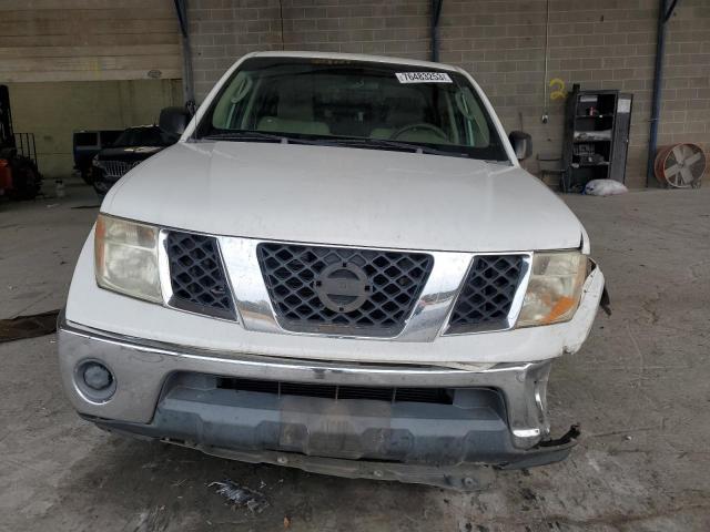 1N6AD07U17C449548 - 2007 NISSAN FRONTIER CREW CAB LE WHITE photo 5