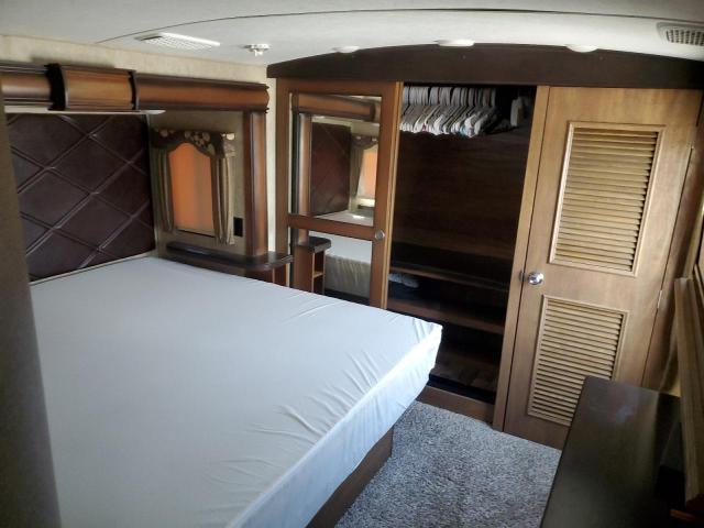 4YDF31624H4701481 - 2017 KEYSTONE MONTANA BEIGE photo 9