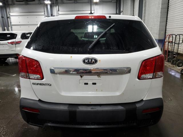 5XYKTCA63CG252313 - 2012 KIA SORENTO BASE WHITE photo 6