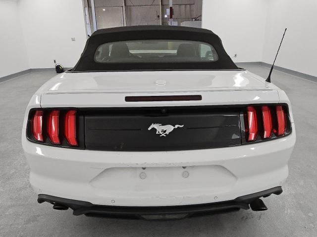 1FATP8UH2N5116680 - 2022 FORD MUSTANG WHITE photo 6