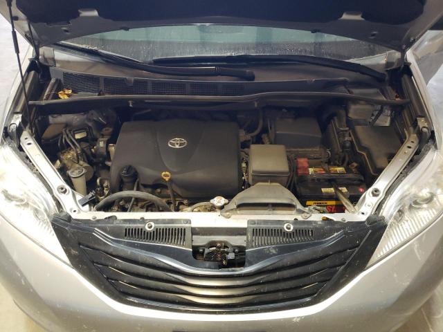 5TDZZ3DC4HS884472 - 2017 TOYOTA SIENNA SILVER photo 12