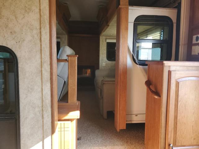 4YDF37522B4702933 - 2011 KEYSTONE MONTANA 白色 照片 5