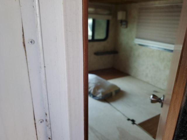 4YDF37522B4702933 - 2011 KEYSTONE MONTANA 白色 照片 6