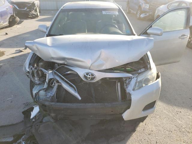 4T1BF3EK4BU643185 - 2011 TOYOTA CAMRY BASE SILVER photo 11