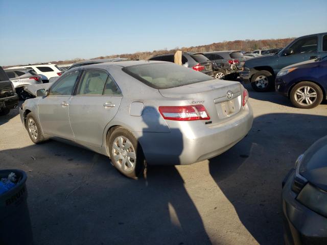 4T1BF3EK4BU643185 - 2011 TOYOTA CAMRY BASE SILVER photo 2