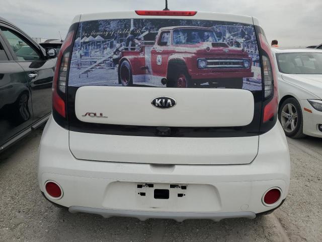 KNDJP3A59K7019636 - 2019 KIA SOUL + WHITE photo 6